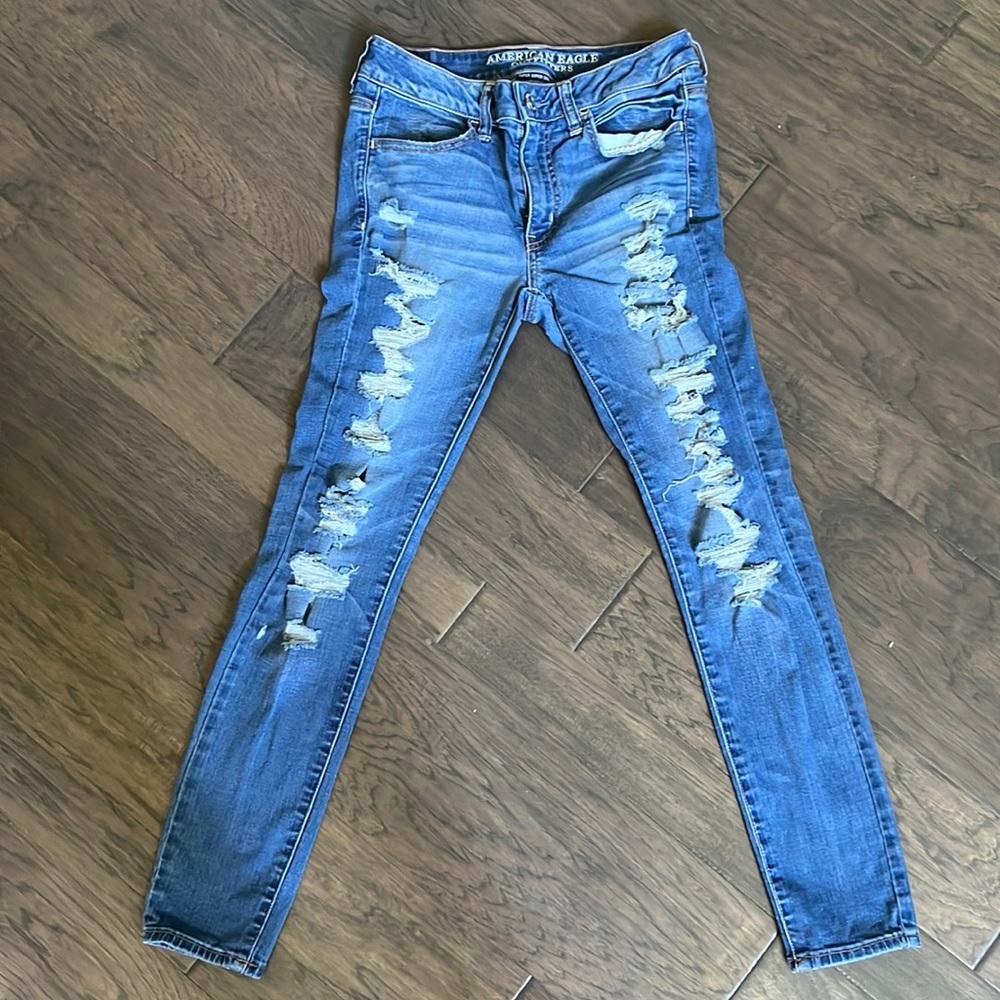 NWOT American eagle size 6 super super stretchy ripped skinny jeans